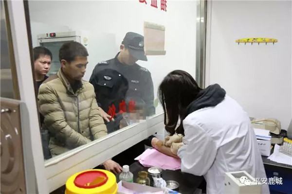 当天晚上8时30分许，经过检测，邓某HIV初筛呈阴性。大伙悬着的心终于放了下来。随后，苏金辉通过微信朋友圈给同事报了平安，并给老家的父母，打了电话，说了这一天不寻常的经历。