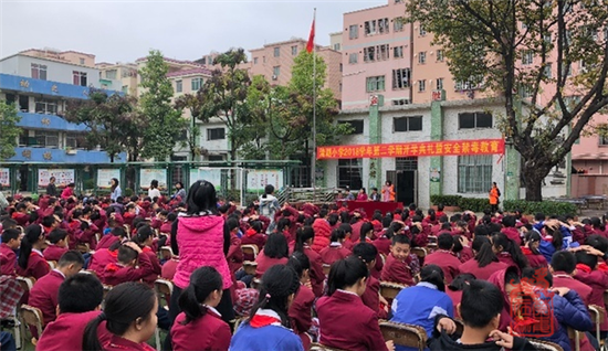 图为禁毒第一课活动现场