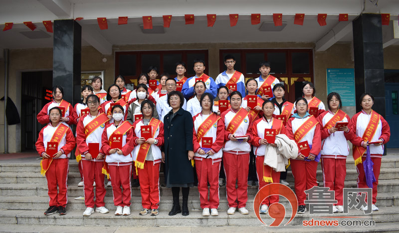 青春正当时 红丝带校园行——烟台莱州市疾控中心开展防艾宣传讲座