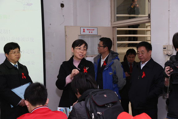 汪鸿雁书记在社区“青春红丝带”课堂讲话