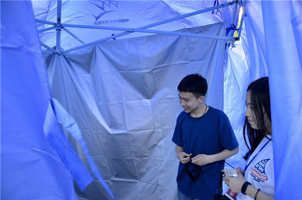 传媒大学防艾主题活动“与陌生人聊聊天”